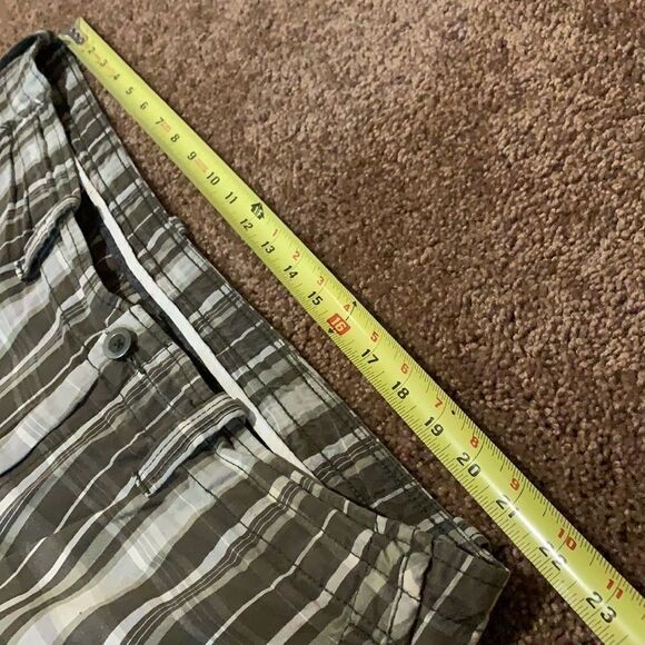 Roundtree & York plaid cargo shorts - Picture 4 of 7